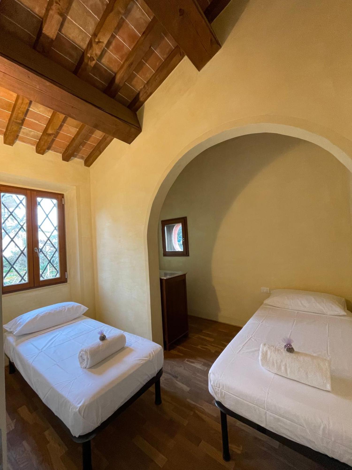 Casa Vacanze Le Due Torri Vada Exteriör bild